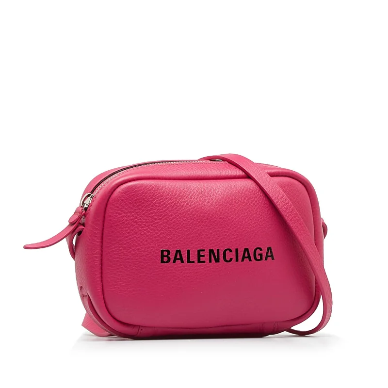 Balenciaga Everyday XS Camera Bag (SHG-VRSEp9)